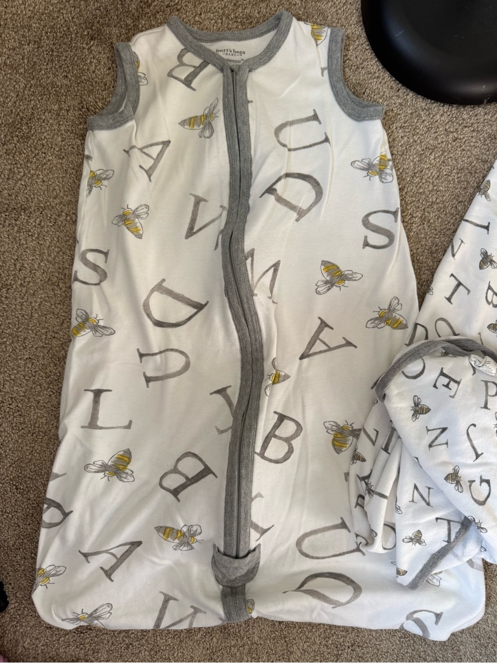 Burt's Bees Baby White Alphabet & Bee Hooded Sleep Sack & Towel - Picture 3 of 4